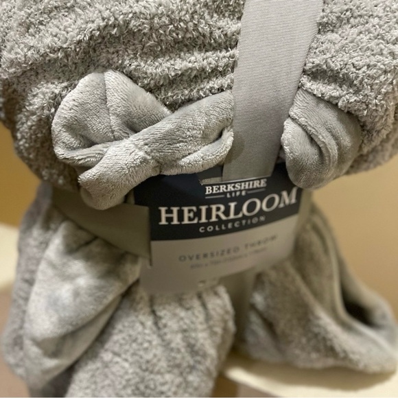 Berkshire Heirloom Collection Plush Gray Throw - Picture 4 of 5
